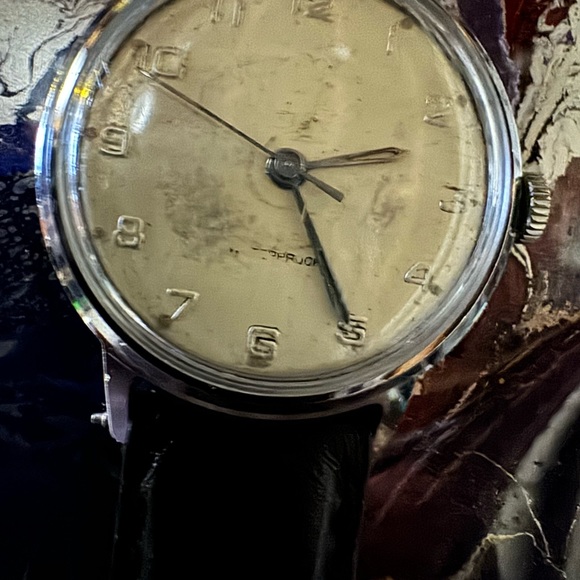 Running manual distressed watch - Picture 5 of 12